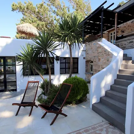 Mahe Tennis Island Evia - B'your 카리스토스